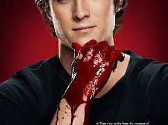Plakaty promocyjne postaci 1 sezonu serialu Scream Queens