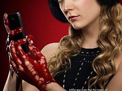 Plakaty promocyjne postaci 1 sezonu serialu Scream Queens