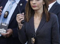 The Mysteries of Laura: 2x01 The Mystery of the Taken Boy - zdjęcia promocyjne