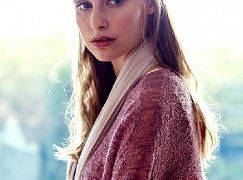 Zdjęcia promocyjne obsady 1 sezonu serialu Childhood's End