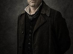 Zdjęcia promocyjne obsady 1 sezonu serialu The Frankenstein Chronicles