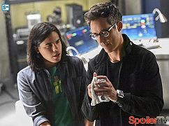 The Flash: 2x06 Enter Zoom - zdjęcia promocyjne