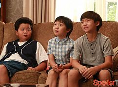 Fresh Off the Boat: 2x08 Huangsgiving - zdjęcia promocyjne