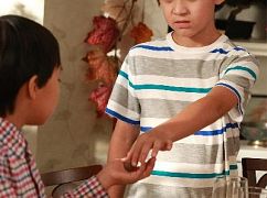 Fresh Off the Boat: 2x08 Huangsgiving - zdjęcia promocyjne