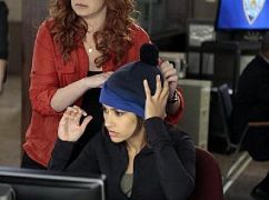 The Mysteries of Laura: 2x09 The Mystery of the Triple Threat - zdjęcia promocyjne