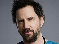 Zdjęcia promocyjne obsady 1 sezonu serialu Heartbreaker