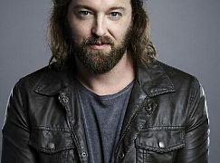 Zdjęcia promocyjne obsady 1 sezonu serialu Heartbreaker