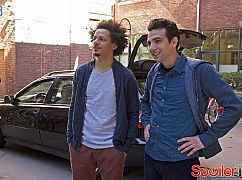 Man Seeking Woman: 2x01 Wings - zdjęcia promocyjne