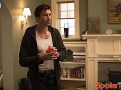 The Mysteries of Laura: 2x11 The Mystery of the Unwelcome Houseguest - zdjęcia promocyjne