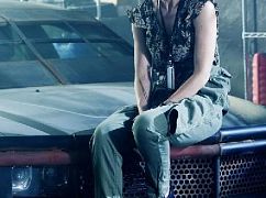 Colony: 1x05 Geronimo - zdjęcia promocyjne