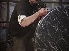 Colony: 1x06 Yoknapatawpha - zdjęcia promocyjne