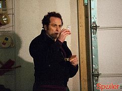 Zawód: Amerykanin: 4x01 Glanders - zdjęcia promocyjne