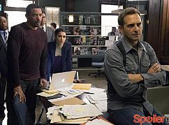 The Mysteries of Laura: 2x16 The Mystery of the End of Watch - zdjęcia promocyjne