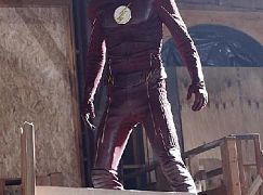 Supergirl: 1x18 Worlds Finest - zdjęcia promocyjne