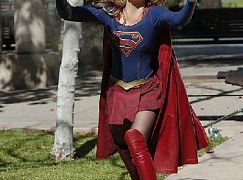 Supergirl: 1x18 Worlds Finest - zdjęcia promocyjne