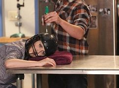 Jess i chłopaki: 5x16 Helmet - zdjęcia promocyjne