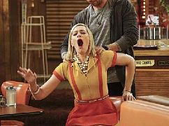 Dwie spłukane dziewczyny: 5x19 And the Attack of the Killer Apartment - zdjęcia promocyjne