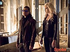 The Flash: 2x22 Invincible - zdjęcia promocyjne