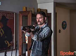 Aquarius: 2x11 Can You Take Me Back? - zdjęcia promocyjne