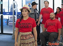 Superstore: 2x01 Strike - zdjęcia promocyjne