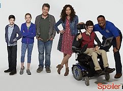 Zdjęcia promocyjne obsady 1 sezonu serialu Speechless