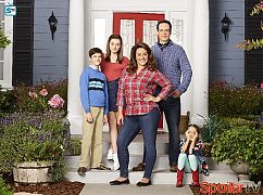 Zdjęcia promocyjne obsady 1 sezonu serialu The Second Fattest Houswife in Westport