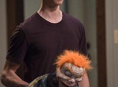 Life in Pieces: 3x01 Annulled Roommate Pill Shower - zdjęcia promocyjne