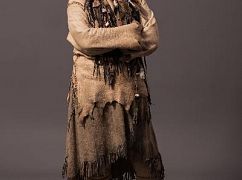 Zdjęcia promocyjne obsady 1 sezonu serialu Frontier