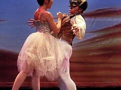 Crazy Ex-Girlfriend: 2x05 Why is Josh’s Ex-Girlfriend Eating Carbs? - zdjęcia promocyjne