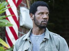 Colony: 2x01 Preoccupation - zdjęcia promocyjne