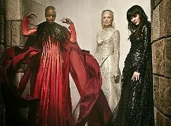 Zdjęcia promocyjne obsady 1 sezonu serialu Emerald City