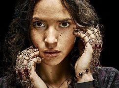 Zdjęcia promocyjne obsady 1 sezonu serialu Emerald City