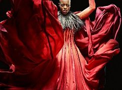 Zdjęcia promocyjne obsady 1 sezonu serialu Emerald City