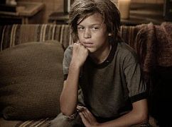 Colony: 2x02 Somewhere Out There - zdjęcia promocyjne