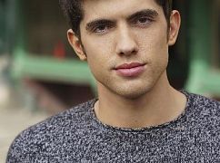 Zdjęcia promocyjne obsady 1 sezonu serialu Famous in Love