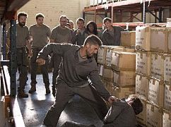 Colony: 2x03 Sublimation - zdjęcia promocyjne