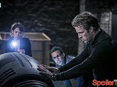 Colony: 2x05 Company Man - zdjęcia promocyjne