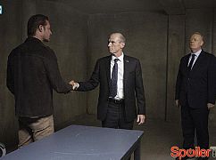 Colony: 2x05 Company Man - zdjęcia promocyjne