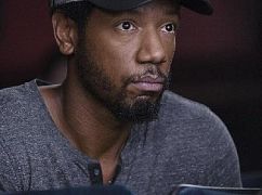 Colony: 2x05 Company Man - zdjęcia promocyjne