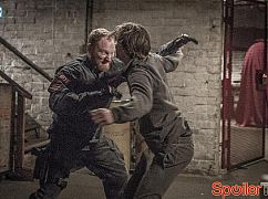 Colony: 2x07 Free Radicals - zdjęcia promocyjne