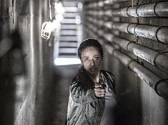 Colony: 2x09 Tamam Shud - zdjęcia promocyjne