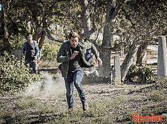 Colony: 2x09 Tamam Shud - zdjęcia promocyjne
