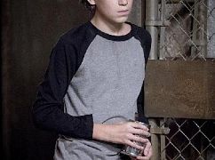 Colony: 2x09 Tamam Shud - zdjęcia promocyjne
