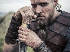 Zdjęcia promocyjne obsady 2 sezonu serialu The Last Kingdom