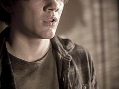 Colony: 2x10 The Garden of Beasts - zdjęcia promocyjne