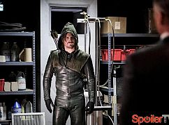 Arrow: 5x17 Kapiushon - zdjęcia promocyjne