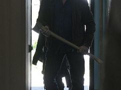 Uwikłana: 2x07 A House Divided - zdjęcia promocyjne