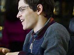 Speechless: 1x20 R-U-N--RUNAWAY - zdjęcia promocyjne