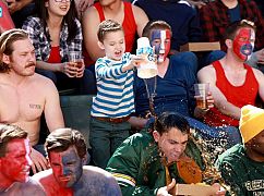 Cioteczka Mick: 1x16 The Implant zdjęcia promocyjne