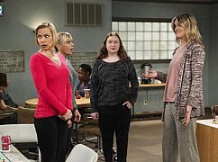 Mamuśka: 4x21 A Few Thongs and a Hawaiian Funeral - zdjęcia promocyjne